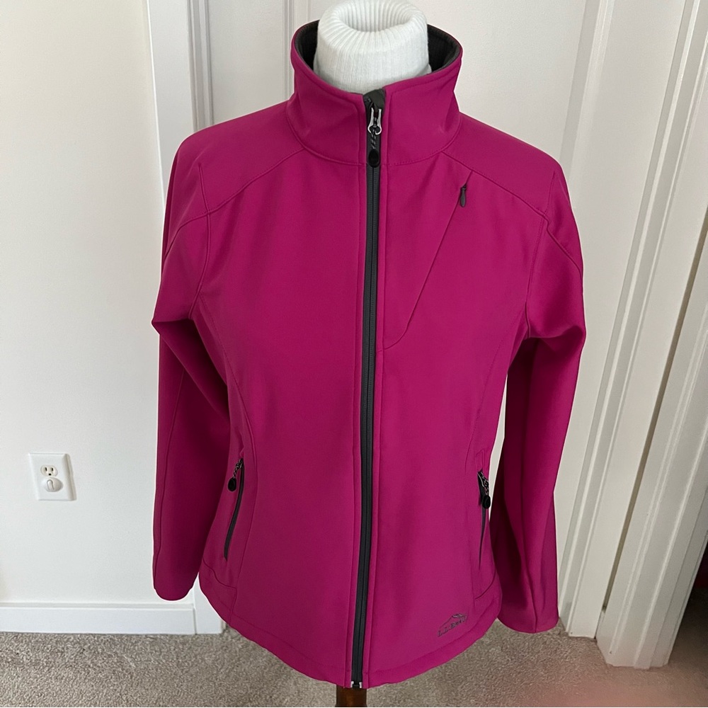 L.L. Bean Women's Pathfinder Soft Shell Full Zip Lined Jacket - size Small Reg